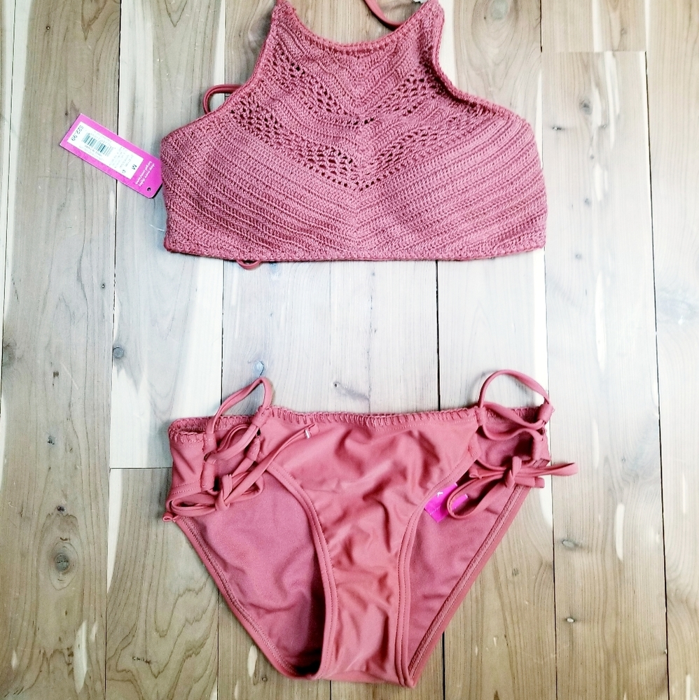 Swimsuit set (top and bottom)